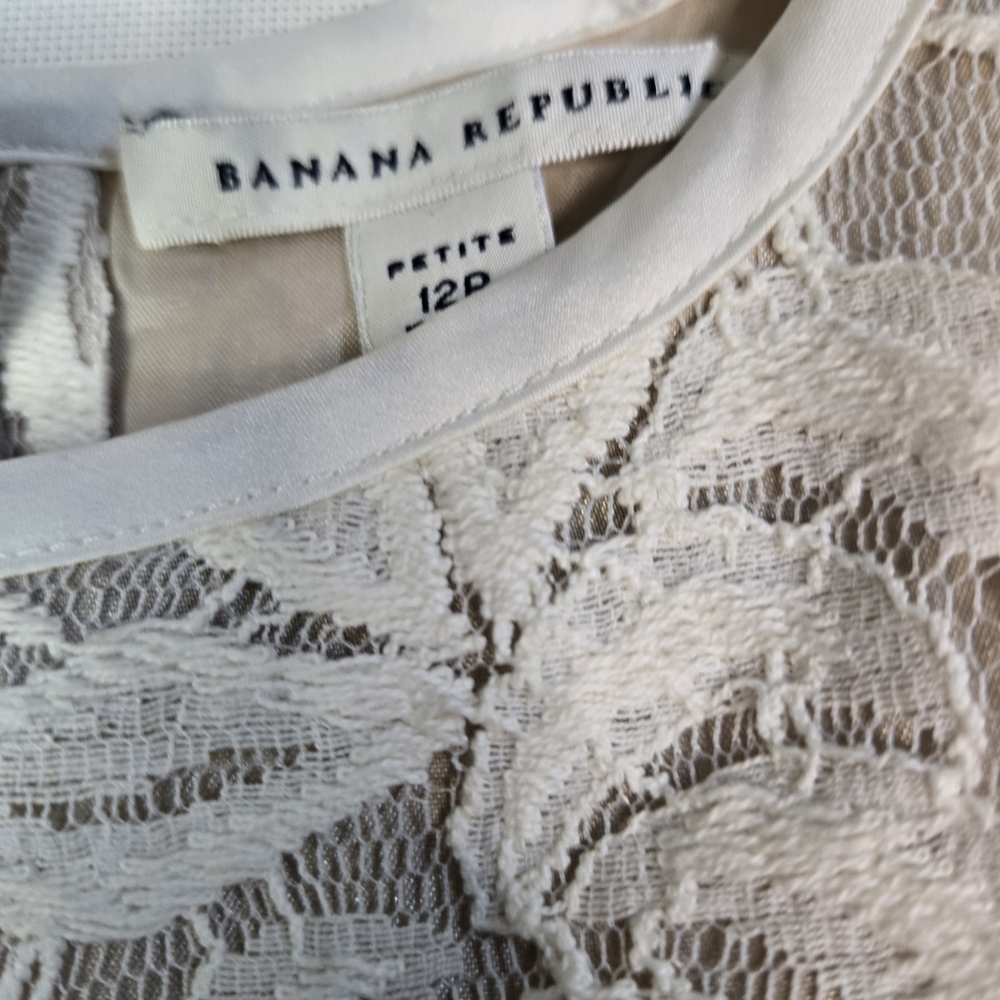 Banana Republic Size 12P Lace Overlay Sleeveless Top, Back Covered  Buttons - Picture 4 of 8